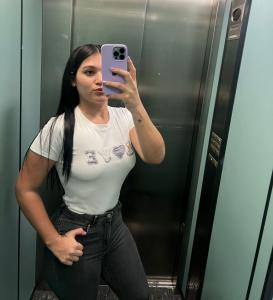 643934920: Chica busca chico en Sevilla