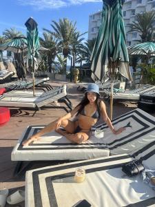 678863513: Chica busca chico en Ibiza