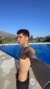 621306144: Chico busca chica en Málaga