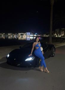 611335563: Chica busca chico en Barcelona