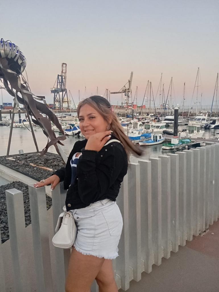 Chica busca chico en Tenerife: 
