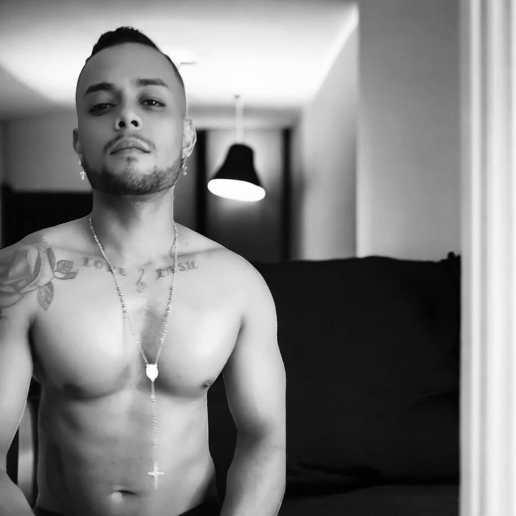 667100555: Chico busca chica en Valencia