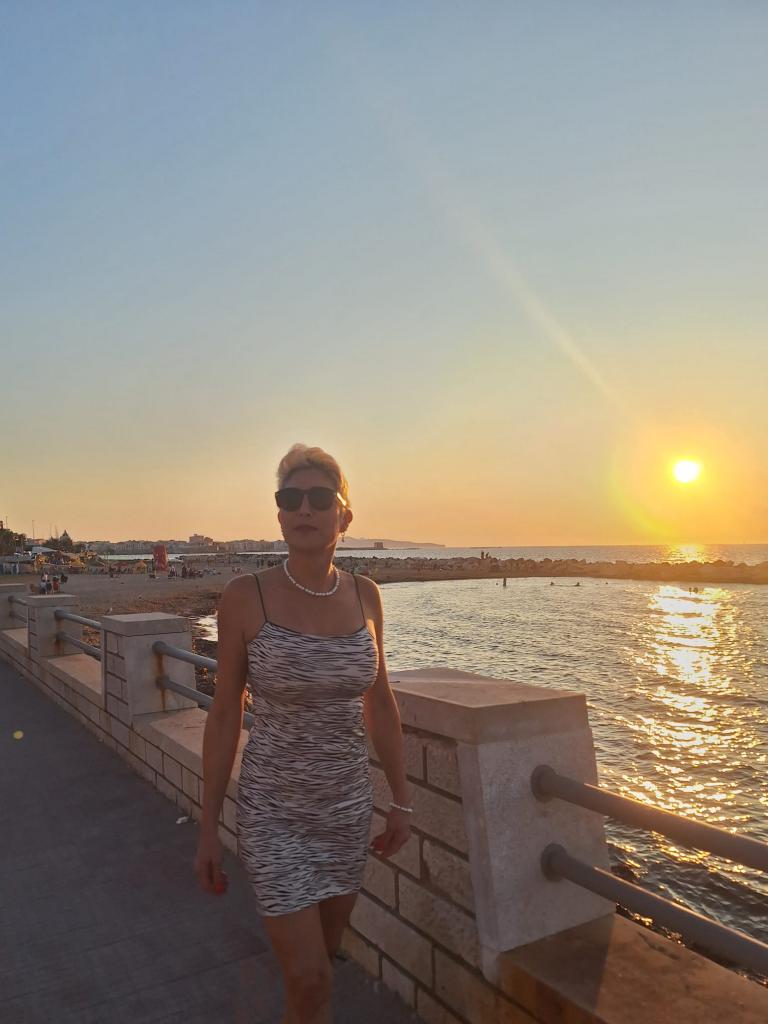 672977876: Chica busca chico en Alicante
