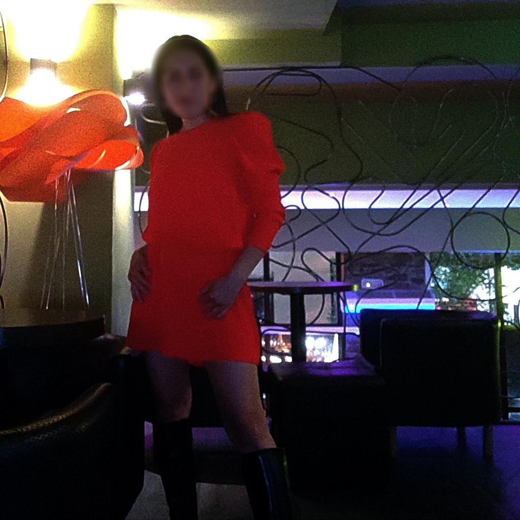 623329863: Chica busca chico en La Coruña