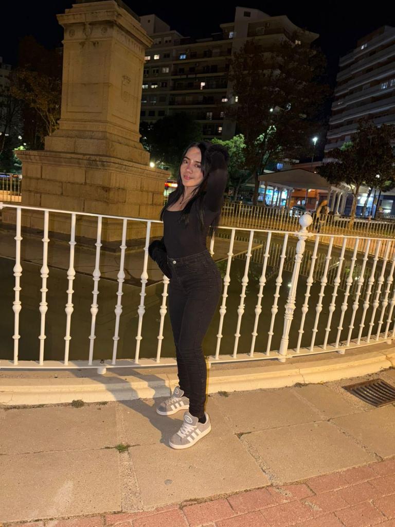 Chica busca chico en Ibiza: 