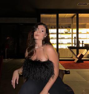 613926137: Chica busca chico en Barcelona