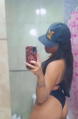 614839742: Chica busca chico en Barcelona