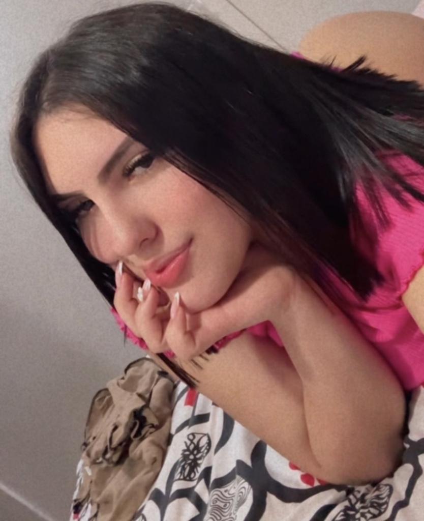 664563528: Chica busca chico en Barcelona