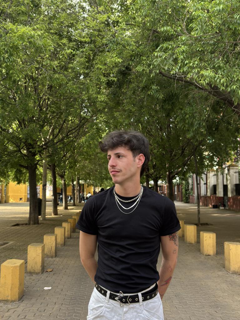652192363: Chico busca chica en Sevilla