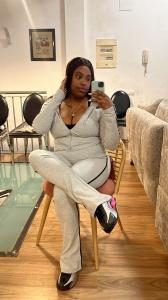 671157698: Chica busca chico en Barcelona