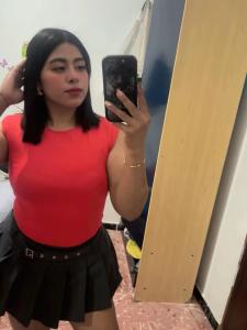 677164465: Chica busca chico en Sevilla