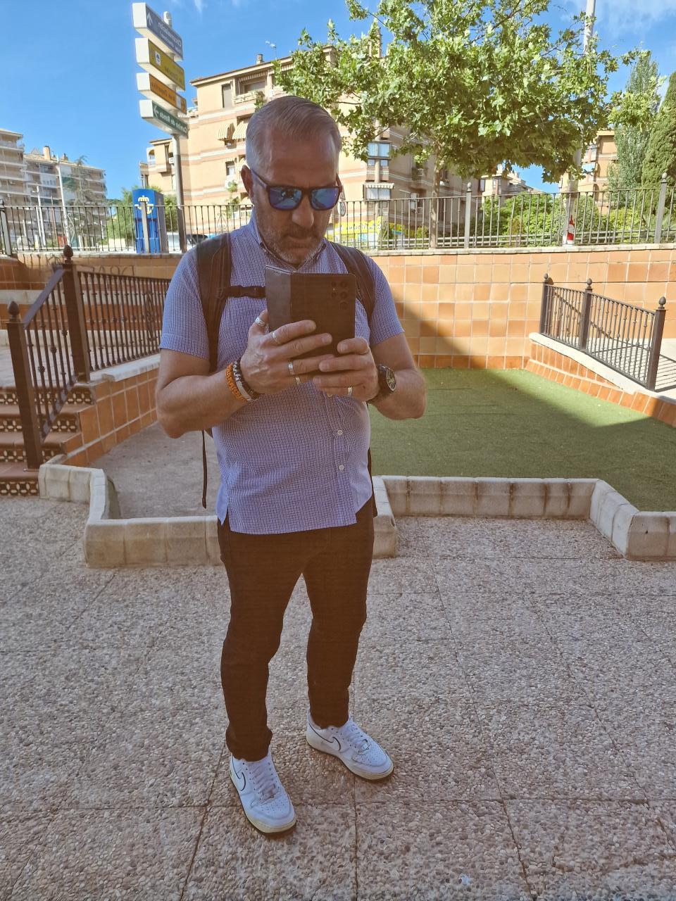 614164070: Chico busca chica en Granada