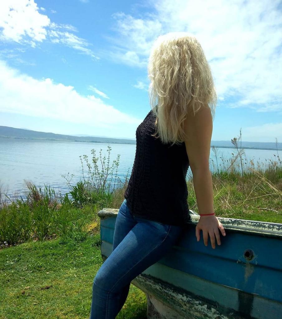 672993160: Chica busca chico en Gerona