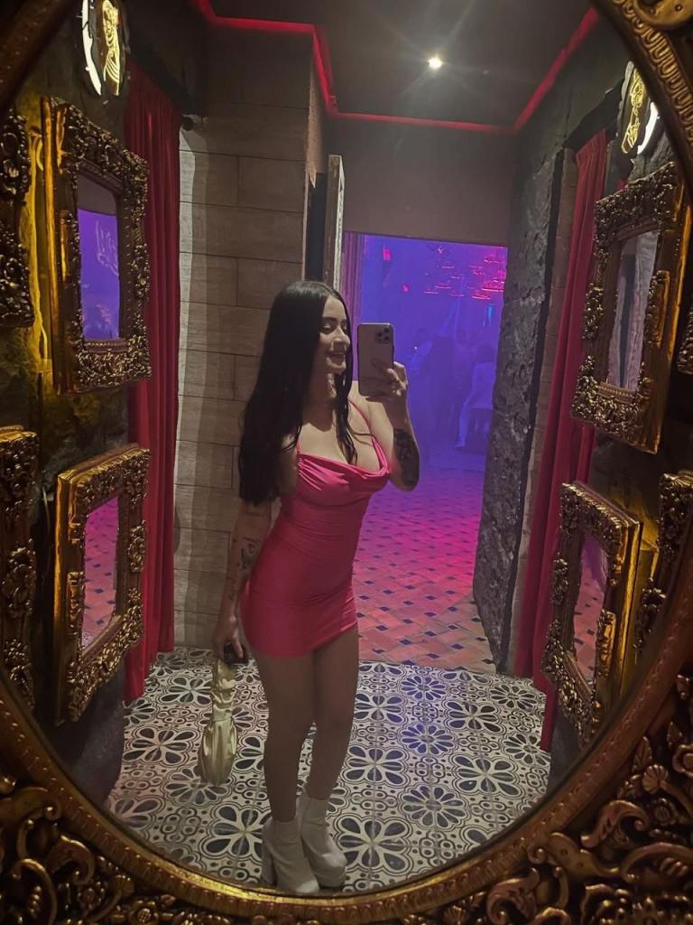 Chica busca chico en Menorca: 