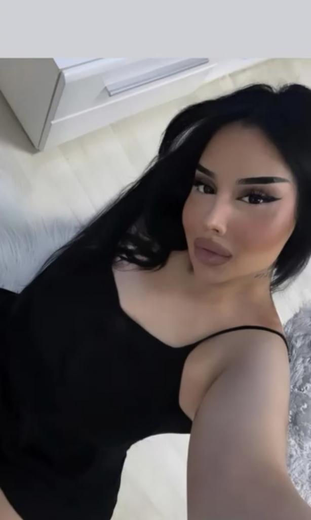 Chica busca chico en Alicante: Chica busca chico