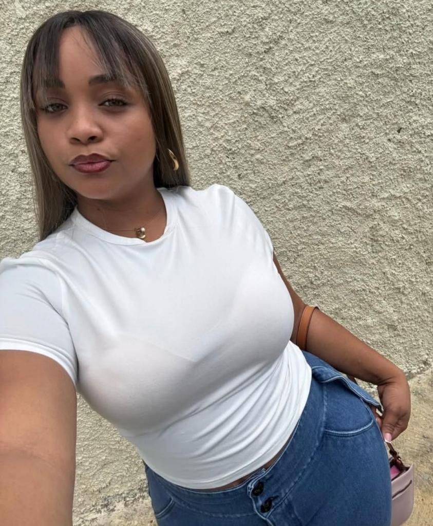 613784417: Chica busca chico en Sevilla