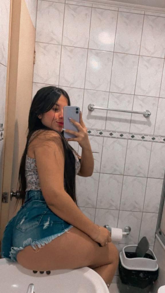 672861458: Chica busca chico en Sevilla