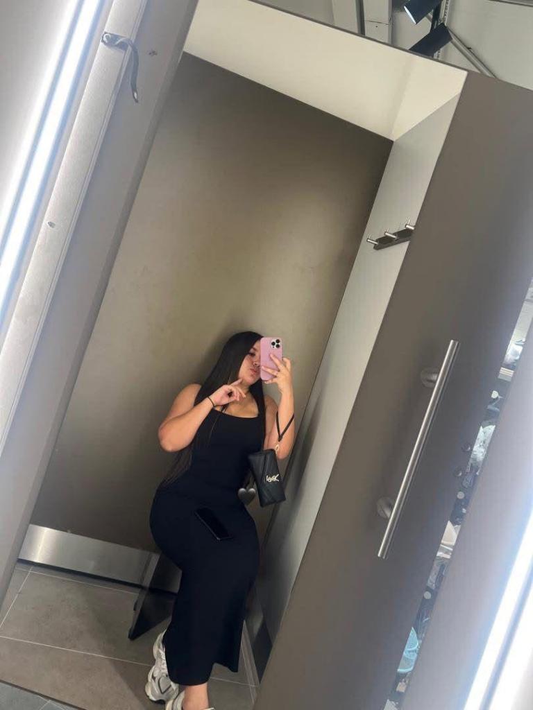 672861458: Chica busca chico en Sevilla