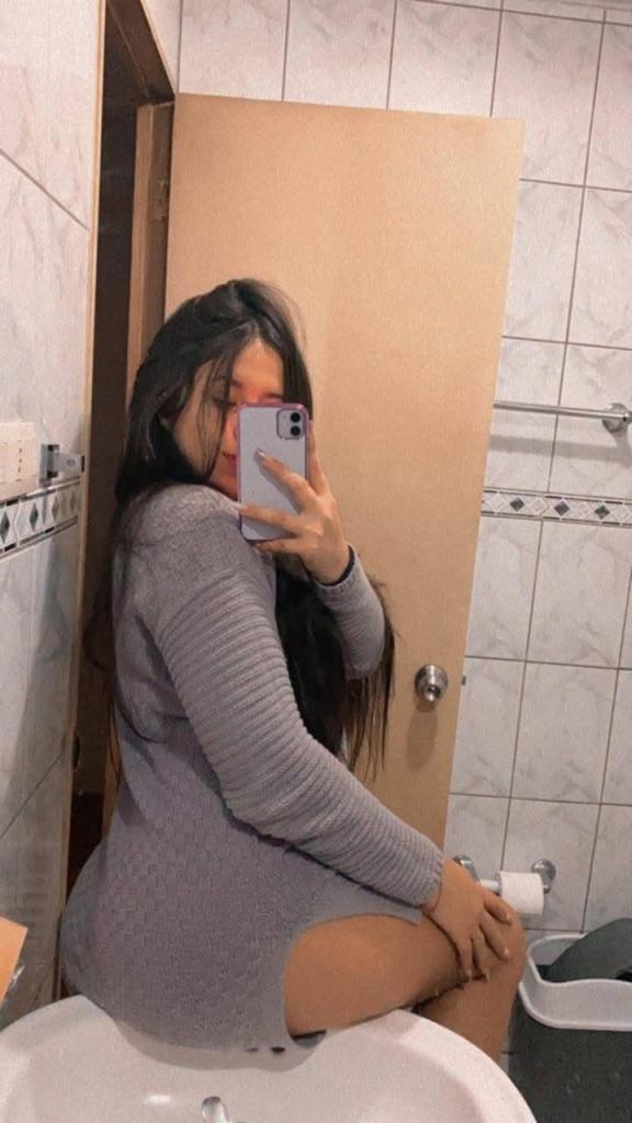 672861458: Chica busca chico en Sevilla