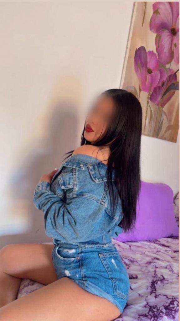 Chica busca chico en Granada: Chica busca chico