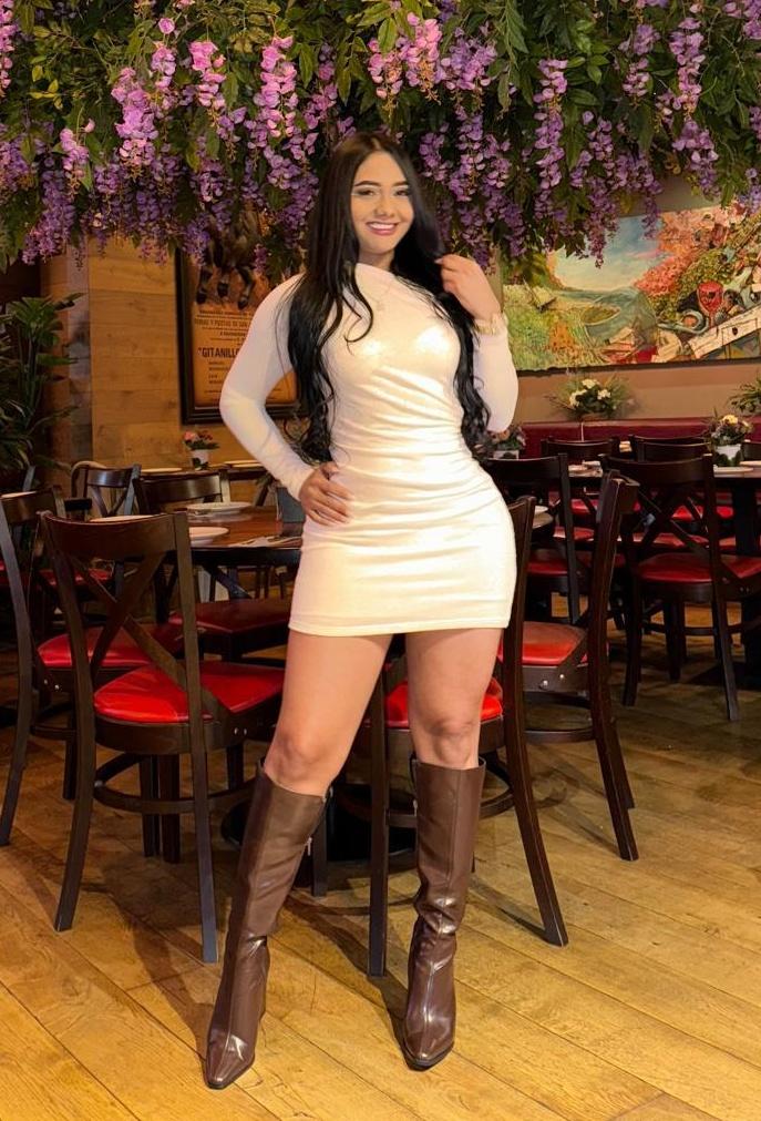 697319638: Chica busca chico en Barcelona