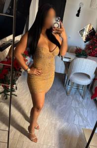 697319639: Chica busca chico en Barcelona