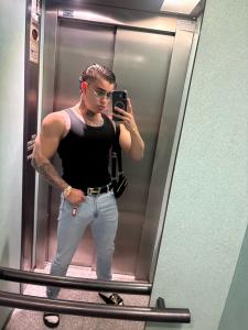 670820559: Chico busca chica en Ibiza