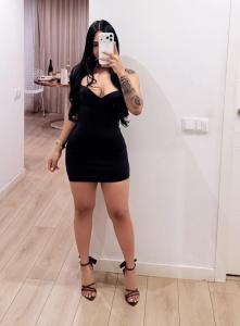 697319638: Chica busca chico en Barcelona