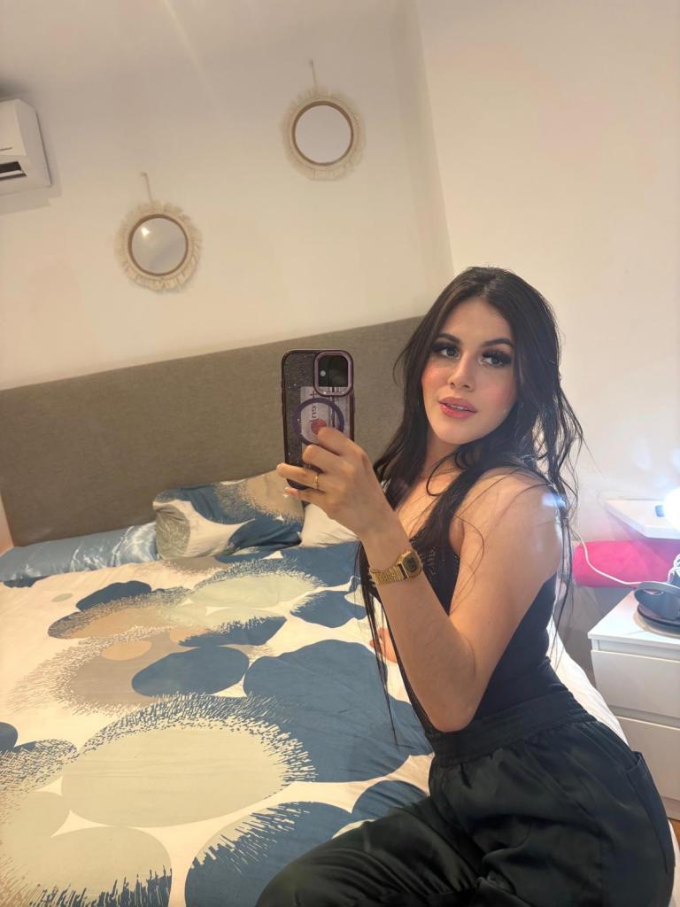 626744107: Chica busca chico en Menorca
