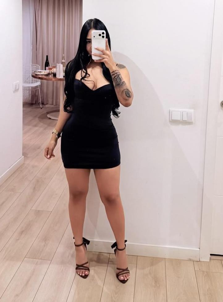 697319638: Chica busca chico en Barcelona