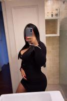 697319639: Chica busca chico en Barcelona