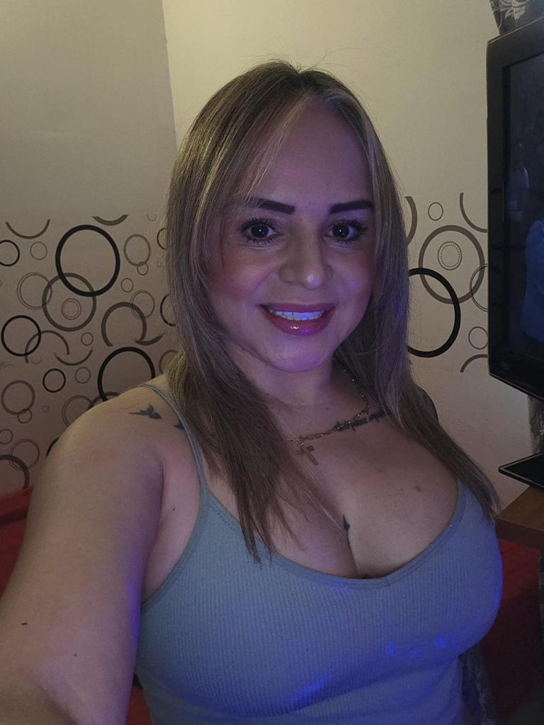 626744107: Chica busca chico en Menorca