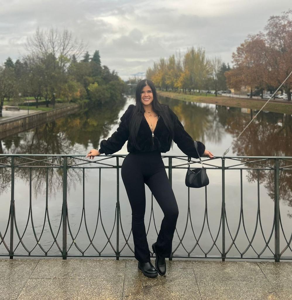 612475553: Chica busca chico en Barcelona