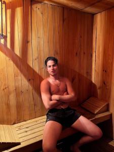 664206272: Chico busca chica en Barcelona