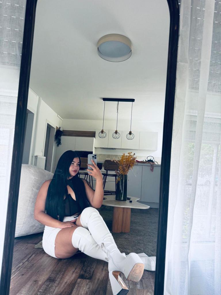 634027873: Chica busca chico en Barcelona