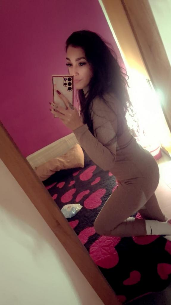 604906845: Chica busca chico en Valencia