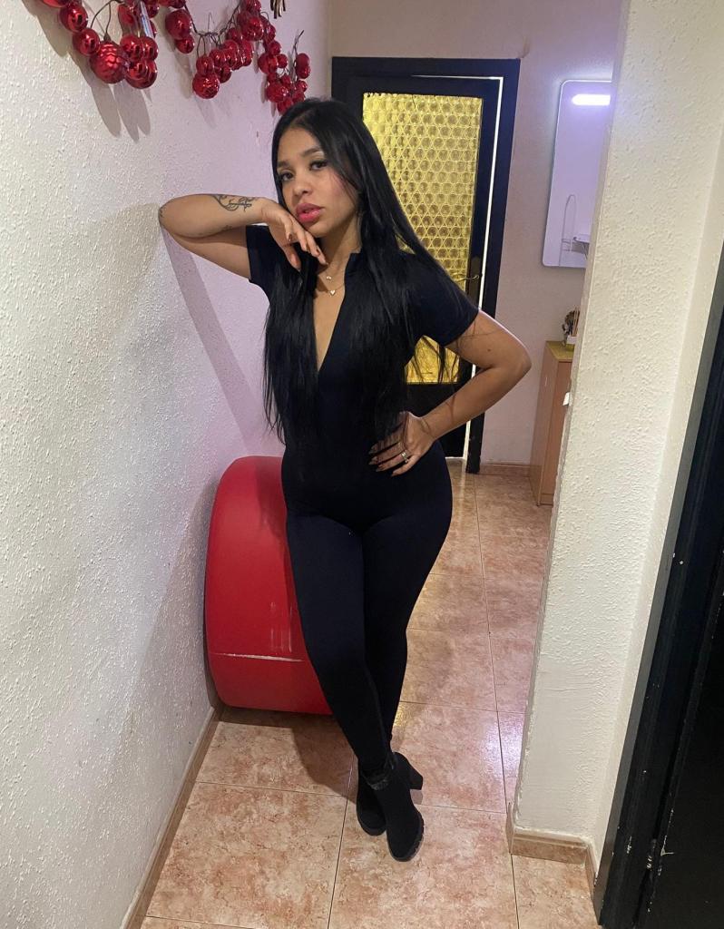 631628066: Chica busca chico en Barcelona
