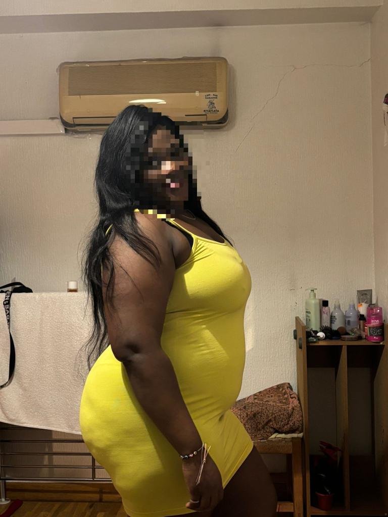 631434875: Chica busca chico en Huelva