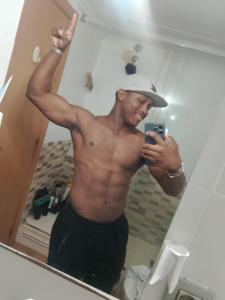 617513197: Chico busca chica en Barcelona