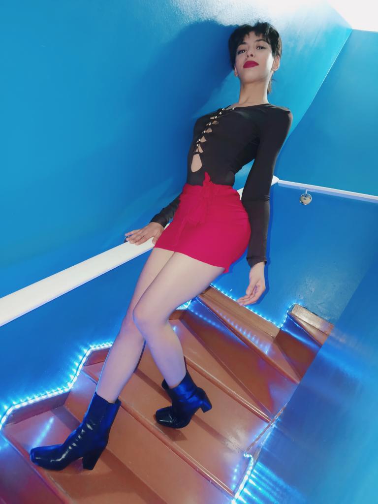 604385583: Chica busca chico en Barcelona