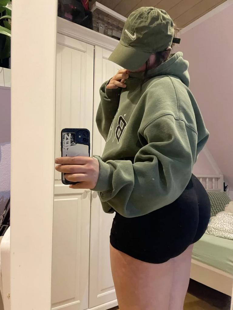 614531184: Chica busca chico en Sevilla