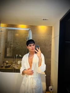 664206272: Chico busca chica en Barcelona