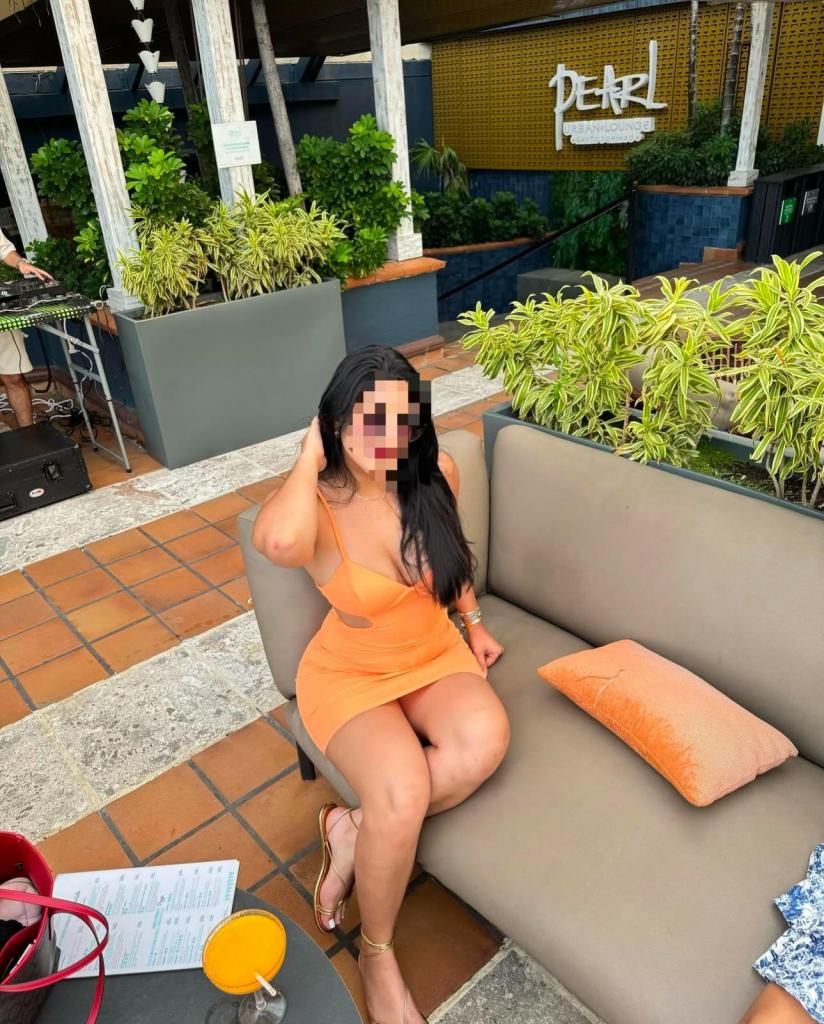 606895376: Chica busca chico en Pontevedra