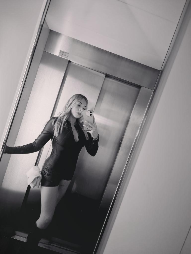 Chica busca chico en Ibiza: 