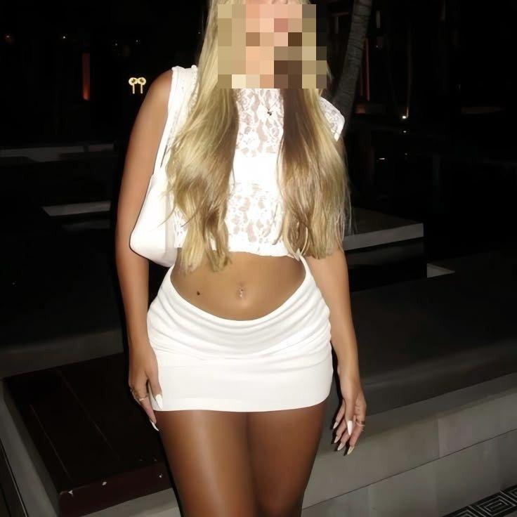 633067748: Chica busca chico en La Coruña