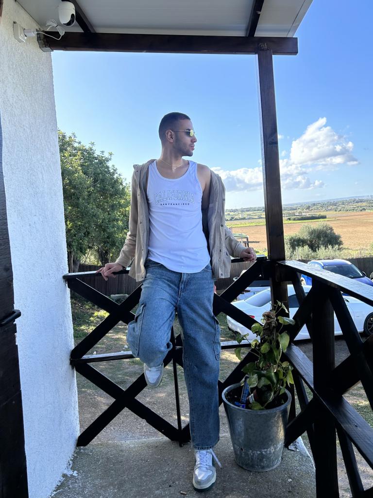 Chica busca chico en Alicante: Chica busca chico