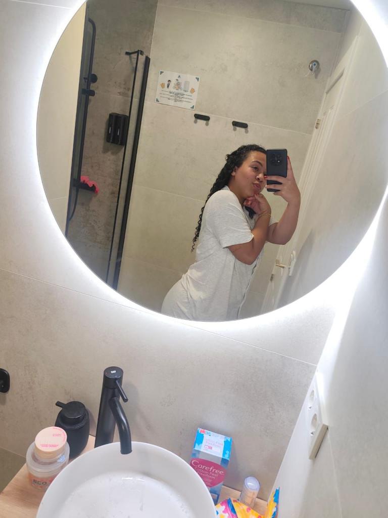 655163099: Chica busca chico en Barcelona