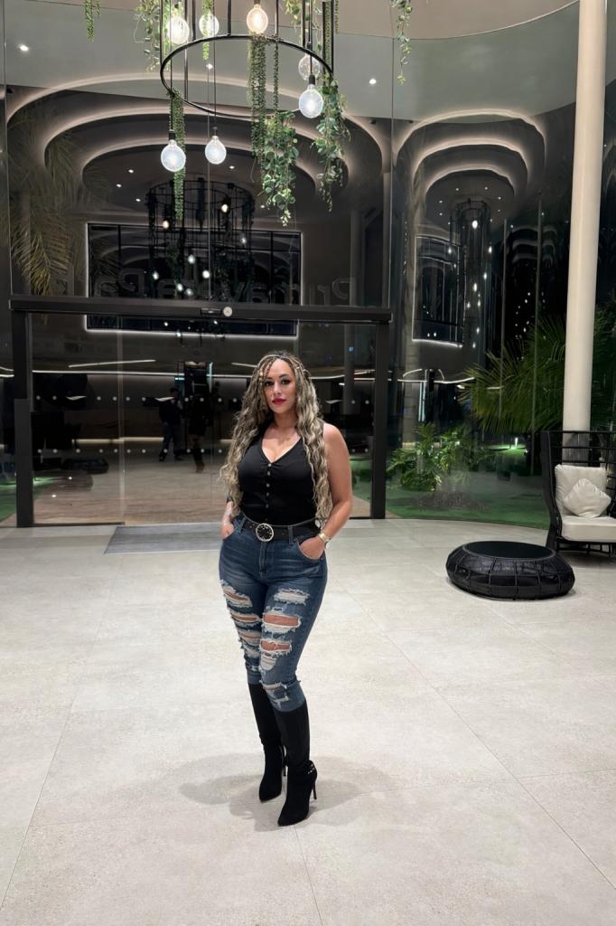 Chica busca chico en Alicante: Chica busca chico