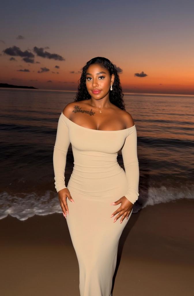 665570381: Chica busca chico en Cádiz