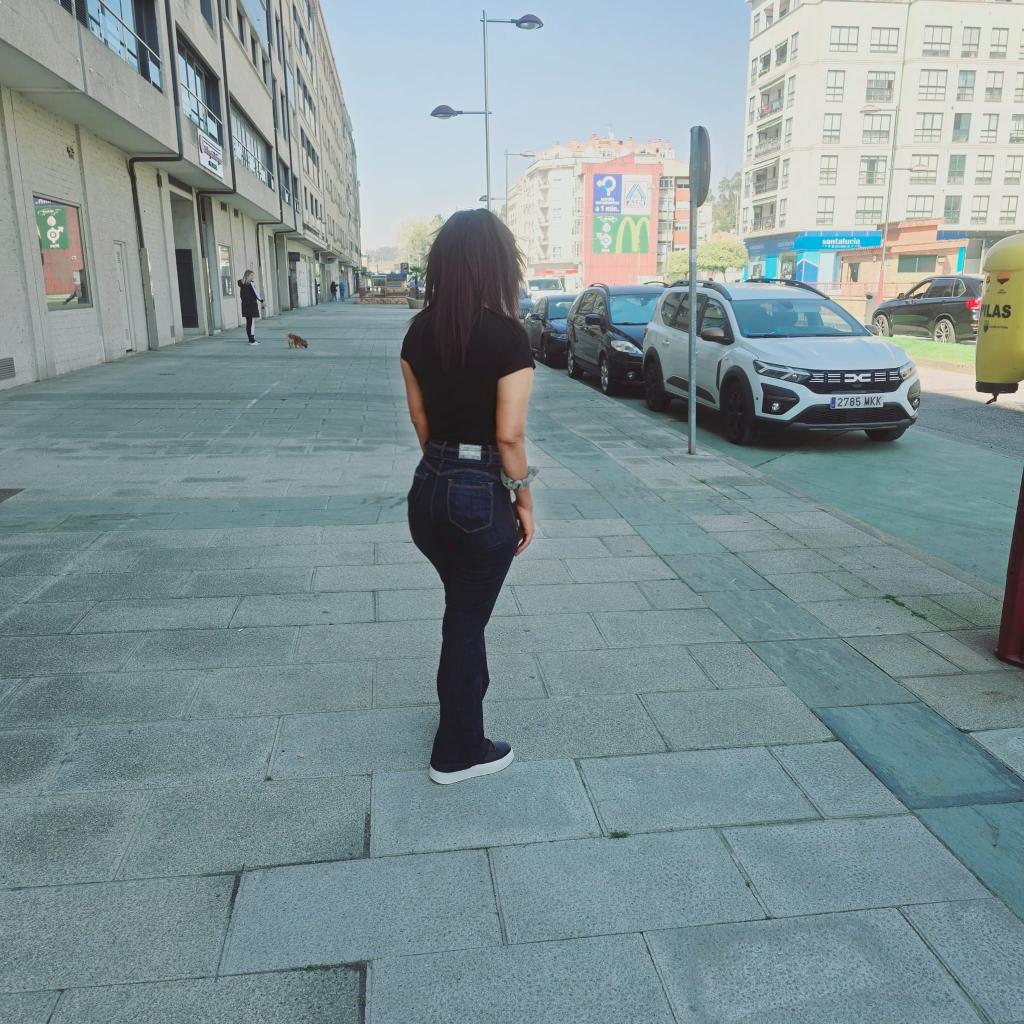 643196852: Chica busca chico en Pontevedra